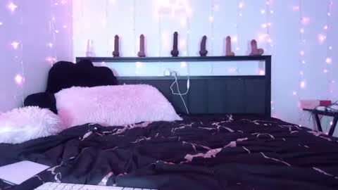 Snapshot of bubble_girl_lo chatting on 07/11/26, 05:43 Queen Lola XXX online show from 07/11/26, 05:43