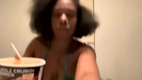 Snapshot of bubblezthedoll chatting on 03/02/26, 03:41 Bubblez the Doll online show from 03/02/26, 03:41