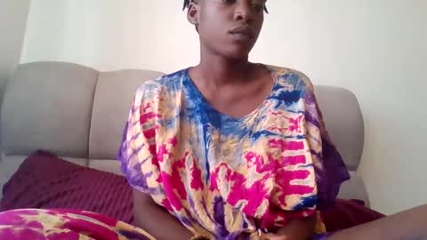 Snapshot of buffybaby_2 chatting on 02/12/26, 12:44 buffybaby_2 online show from 02/12/26, 12:44