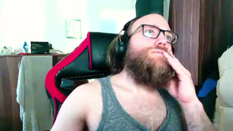 Snapshot of buhalteris chatting on 06/17/26, 06:16 Lukas online show from 06/17/26, 06:16