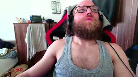Snapshot of buhalteris chatting on 06/18/26, 09:36 Lukas online show from 06/18/26, 09:36