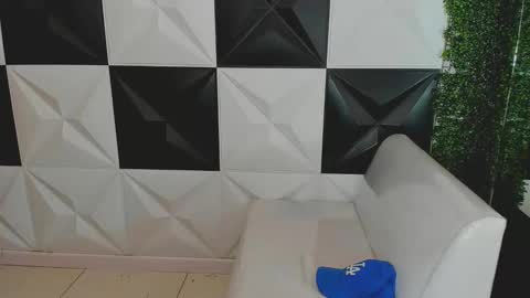 bull_cam online show from 10/04/25, 06:50