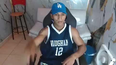 bull_cam online show from 01/18/26, 04:22