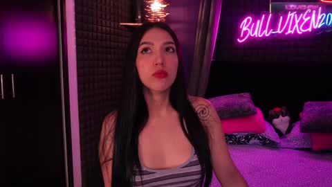 Snapshot of bull_vixen2001 chatting on 10/22/25, 11:43 Bunny and The Rock online show from 10/22/25, 11:43