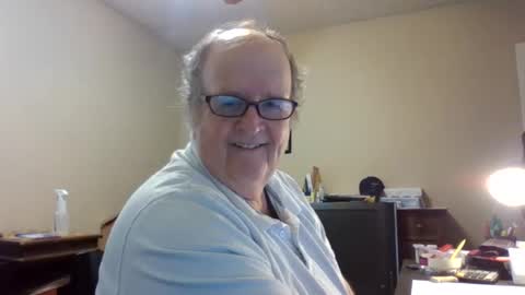 Snapshot of bullfrogg5050 chatting on 06/15/26, 04:42 bullfrogg5050 online show from 06/15/26, 04:42