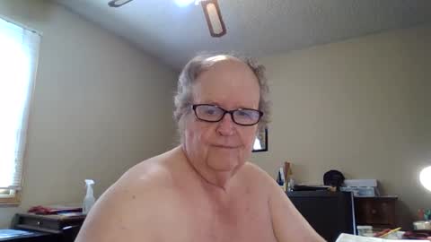 Snapshot of bullfrogg5050 chatting on 06/18/26, 10:36 bullfrogg5050 online show from 06/18/26, 10:36