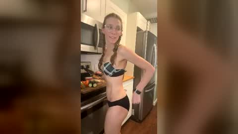 Snapshot of bumblebee_bat chatting on 07/12/26, 05:04 Bumblebee Bat Girl athletic fit smalltits skinny natural online show from 07/12/26, 05:04
