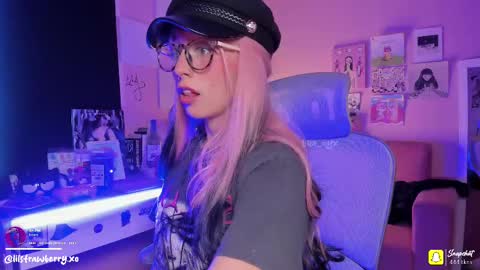 Snapshot of bun_nyx chatting on 09/22/25, 01:18        online show from 09/22/25, 01:18