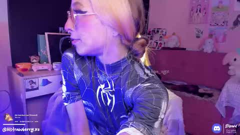 Snapshot of bun_nyx chatting on 10/31/25, 03:18        online show from 10/31/25, 03:18