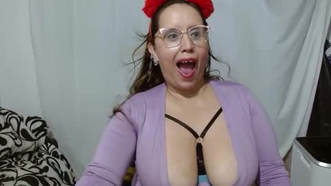 Snapshot of bunniosito chatting on 10/27/25, 02:48 bunniosito online show from 10/27/25, 02:48