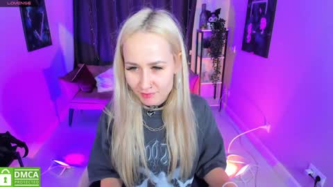 Snapshot of bunny__of_love chatting on 12/03/24, 12:16 Sasha online show from 12/03/24, 12:16