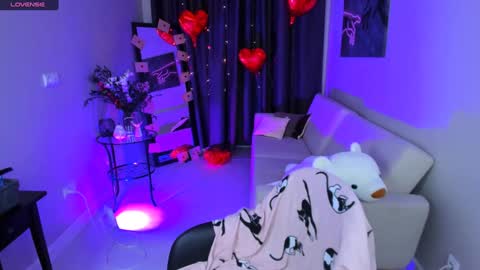 Snapshot of bunny__of_love chatting on 02/04/25, 01:48 Sasha online show from 02/04/25, 01:48