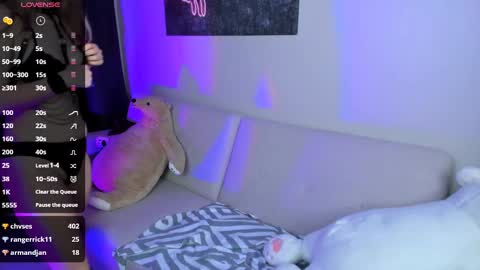 Snapshot of bunny__of_love chatting on 02/11/25, 09:42 Sasha online show from 02/11/25, 09:42