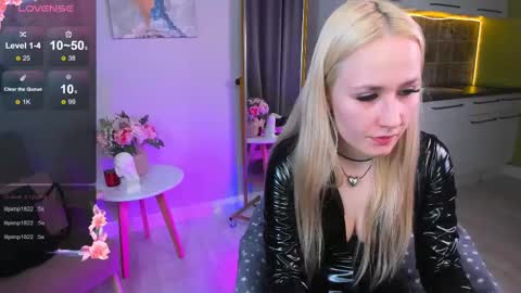 Snapshot of bunny__of_love chatting on 03/04/25, 07:43 Sasha online show from 03/04/25, 07:43