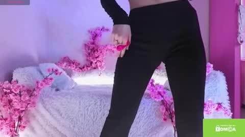 Kira online show from 04/30/26, 12:33
