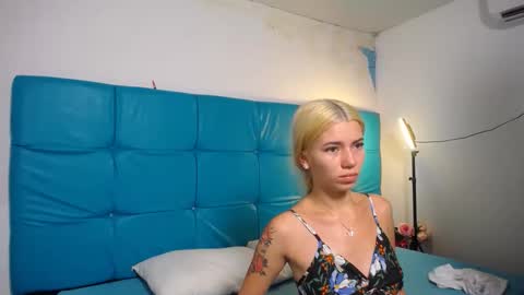 Snapshot of bunny_petit chatting on 10/14/25, 11:44 Buny online show from 10/14/25, 11:44