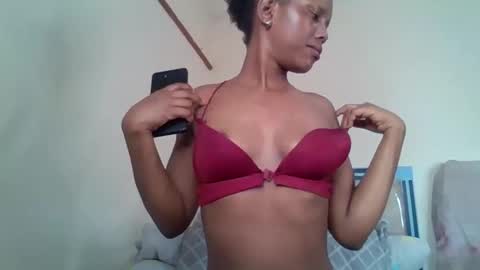 Snapshot of bunnydiva_ chatting on 10/15/25, 01:28 bunnydiva_ online show from 10/15/25, 01:28