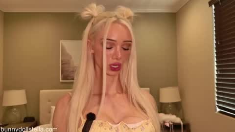 Stella online show from 04/05/26, 06:16