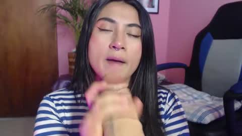 bunnyEmilyR0s33 online show from 12/05/25, 04:14