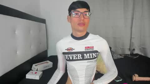 Snapshot of bunnyhells chatting on 11/29/25, 10:24 Bunny Hells online show from 11/29/25, 10:24