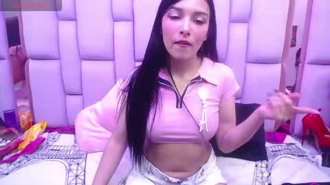 burbuja pink  online show from 11/26/25, 03:40