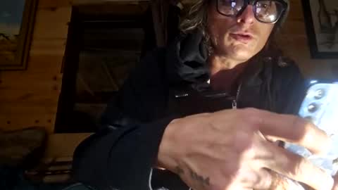 Snapshot of burntbuns710 chatting on 03/29/26, 08:14 LostSingledad online show from 03/29/26, 08:14