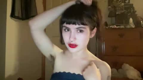 Snapshot of bushbabe3008 chatting on 03/11/26, 05:02 esme gray online show from 03/11/26, 05:02