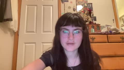 Snapshot of bushbabe3008 chatting on 07/27/26, 06:42 esme gray online show from 07/27/26, 06:42