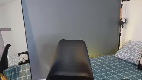 Buster independent model online show from 10/05/25, 07:23