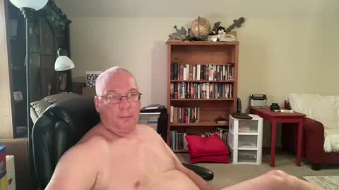 Snapshot of bustyballs100 chatting on 09/12/25, 03:23 bustyballs100 online show from 09/12/25, 03:23