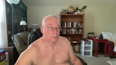 Snapshot of bustyballs100 chatting on 09/26/25, 01:59 bustyballs100 online show from 09/26/25, 01:59