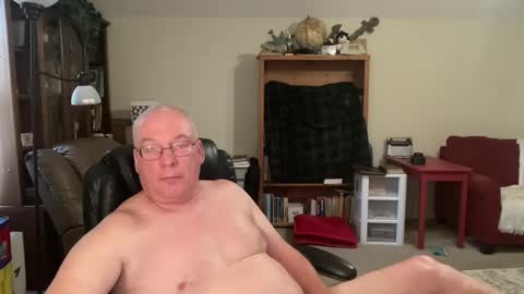 Snapshot of bustyballs100 chatting on 10/28/25, 03:14 bustyballs100 online show from 10/28/25, 03:14