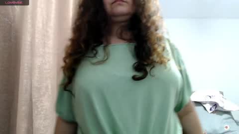 Snapshot of bustyemma chatting on 05/08/26, 06:52 Emma online show from 05/08/26, 06:52
