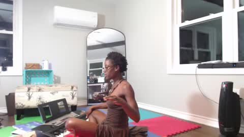 Snapshot of butt3rcup chatting on 09/29/25, 05:12 Goddess online show from 09/29/25, 05:12