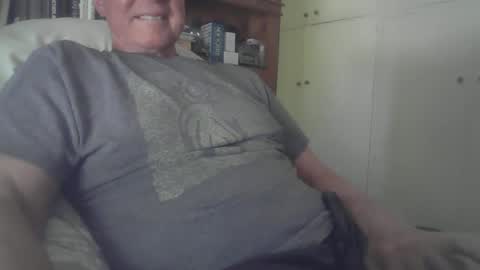 Snapshot of butterband chatting on 10/03/25, 08:28 butterband online show from 10/03/25, 08:28