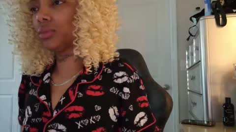 butterfly booty online show from 12/15/25, 01:04