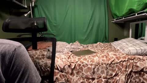 Snapshot of buttheadltd chatting on 01/04/25, 09:00 Butthead LTD online show from 01/04/25, 09:00