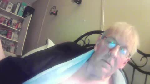 buttless1960 online show from 10/24/25, 07:38