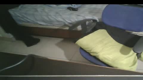 Snapshot of bwc_thebully chatting on 10/20/25, 03:45 bwc_thebully online show from 10/20/25, 03:45