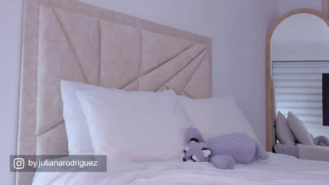 Snapshot of by_juliana chatting on 05/13/26, 11:11 online show from 05/13/26, 11:11