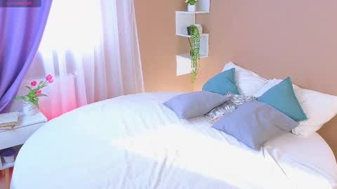 Kira online show from 02/12/25, 11:18