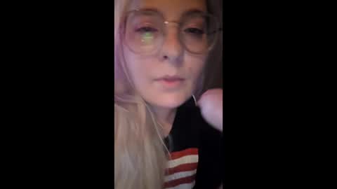 Momuknow online show from 06/11/26, 03:26
