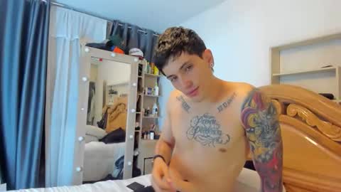 Snapshot of c_o_c_a__c_o_l_o chatting on 04/23/26, 02:02 camilo online show from 04/23/26, 02:02