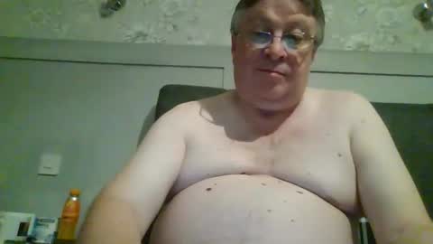 Snapshot of caerphillyphil chatting on 10/19/25, 11:27 caerphillyphil online show from 10/19/25, 11:27