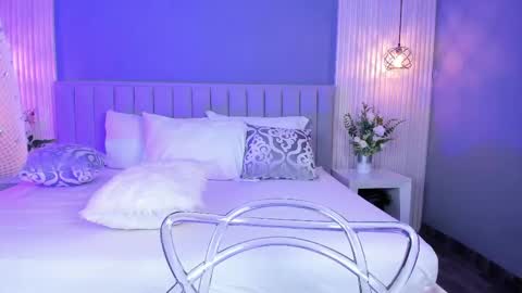 Caitlyn  online show from 10/07/25, 11:02