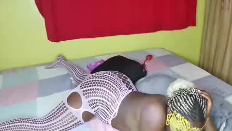 Snapshot of cakebooty2 chatting on 10/29/25, 04:48 cakebooty2 online show from 10/29/25, 04:48