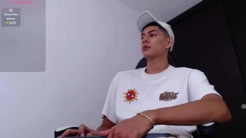 Snapshot of calavalerio chatting on 02/11/25, 03:51 Valerio online show from 02/11/25, 03:51