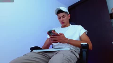 Snapshot of calavalerio chatting on 02/13/25, 07:52 Valerio online show from 02/13/25, 07:52