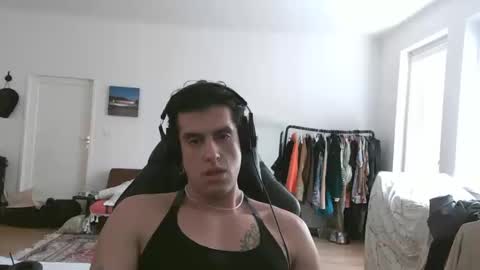 calientecalientee online show from 09/27/25, 12:10