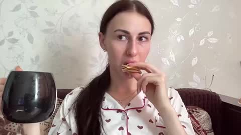 Anna online show from 02/25/25, 10:58